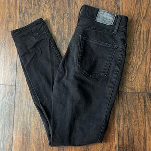 Levi’s black skinny jeans